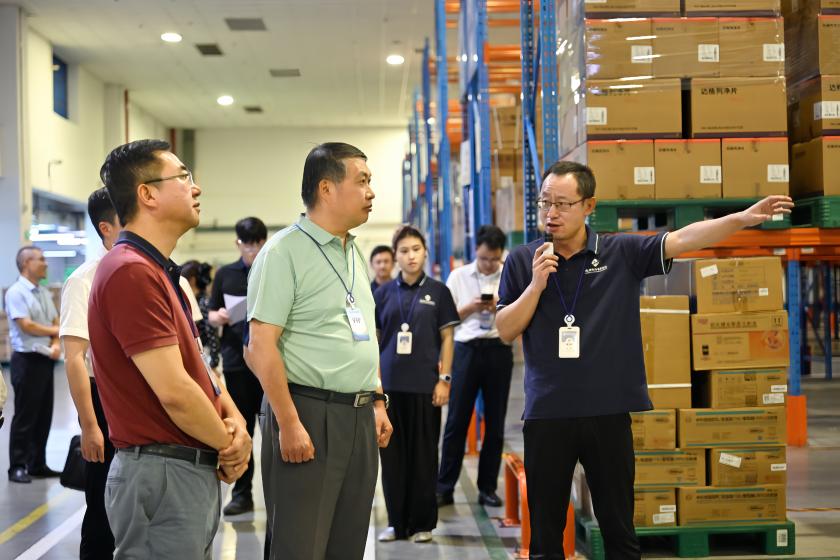 重庆市商务委员会党组书记、主任章勇武一行调研通用技术重药控股